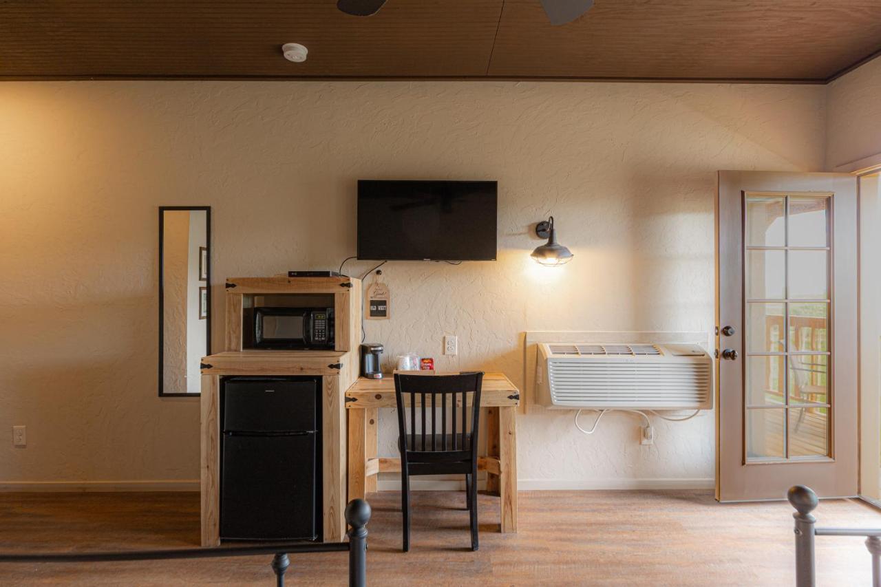 -Pet Friendly- Miners Cabin #6 - King Bed With Private Balcony Tombstone Bagian luar foto