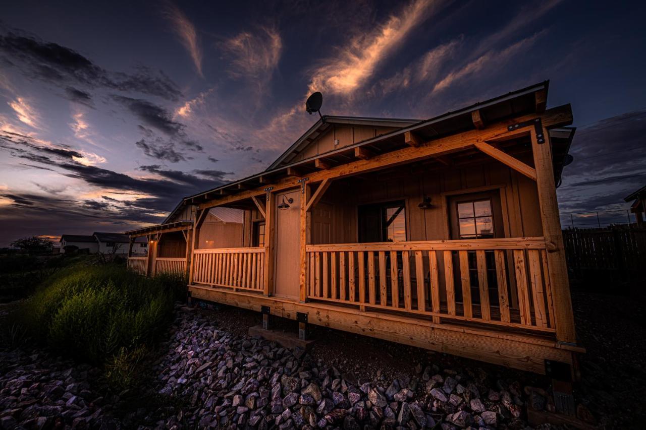 -Pet Friendly- Miners Cabin #6 - King Bed With Private Balcony Tombstone Bagian luar foto