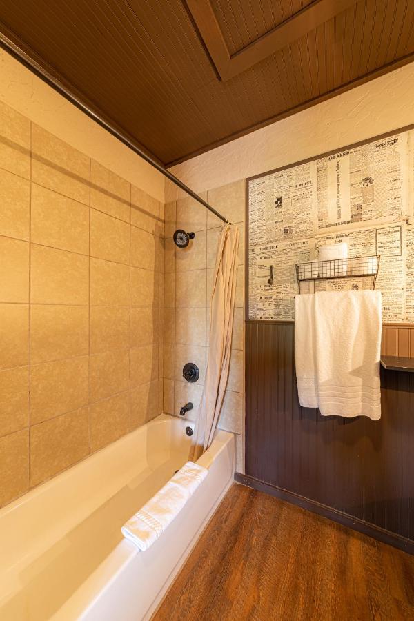 -Pet Friendly- Miners Cabin #6 - King Bed With Private Balcony Tombstone Bagian luar foto
