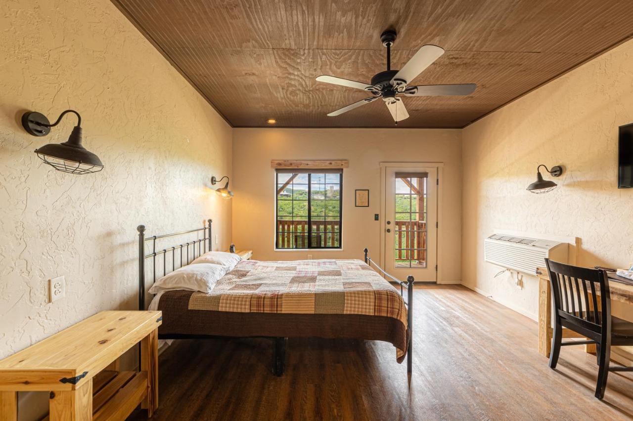 -Pet Friendly- Miners Cabin #6 - King Bed With Private Balcony Tombstone Bagian luar foto